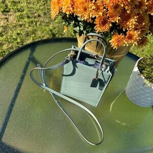 🐋 COACH MINI CASHIN TOTE! 🐋